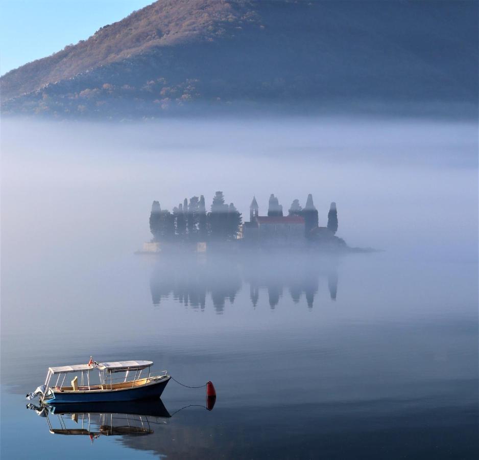 Guesthouse Zmukic Perast Exteriör bild