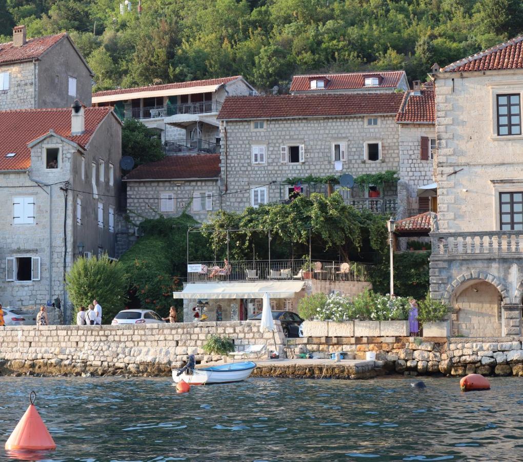 Guesthouse Zmukic Perast Exteriör bild