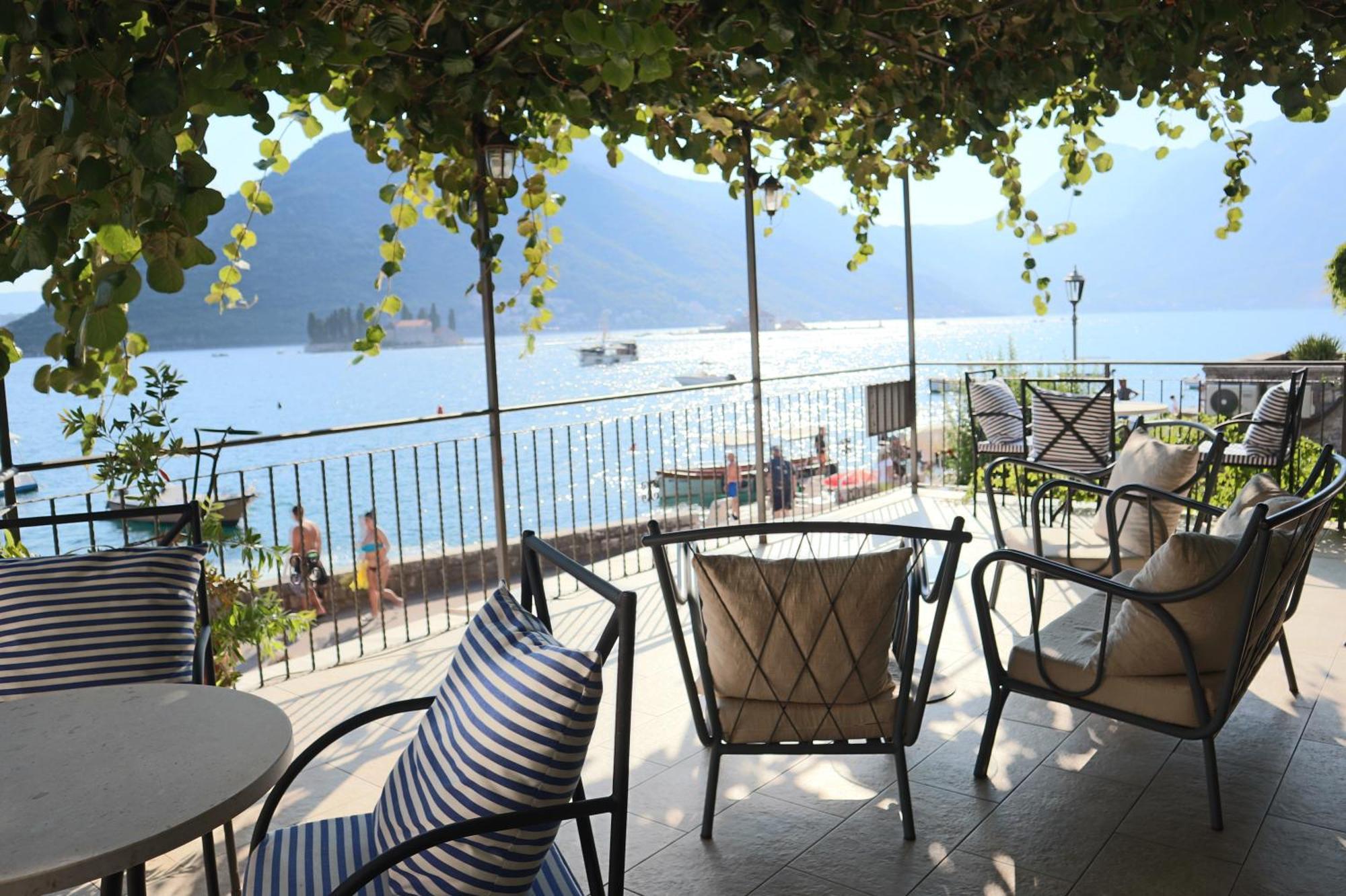 Guesthouse Zmukic Perast Exteriör bild