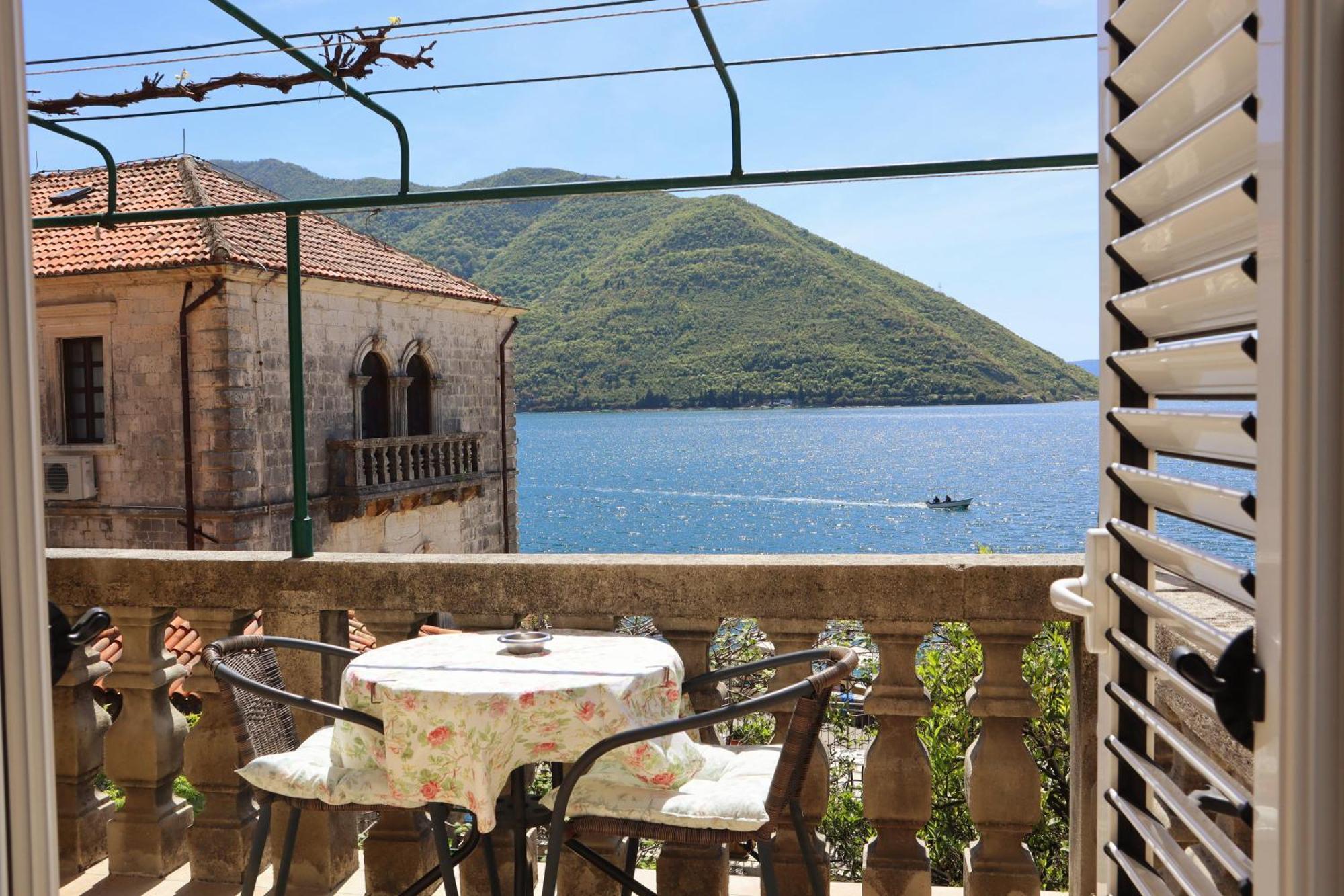 Guesthouse Zmukic Perast Rum bild