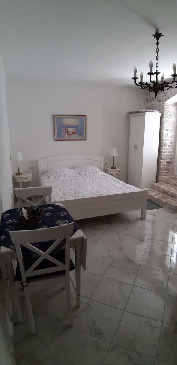 Guesthouse Zmukic Perast Exteriör bild